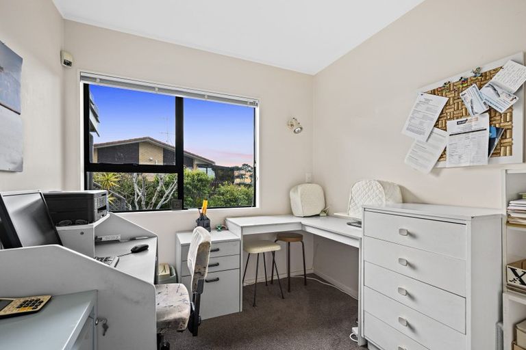 Photo of property in 16 Renoir Street, West Harbour, Auckland, 0618