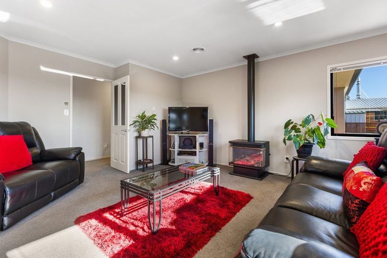 Photo of property in 22 Truby King Street, Merrilands, New Plymouth, 4312