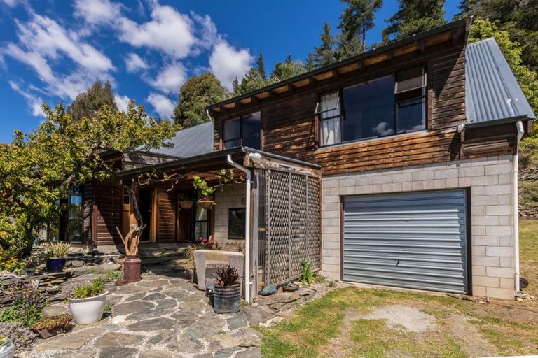 Photo of property in 50 Main Road, Luggate, Cromwell, 9383