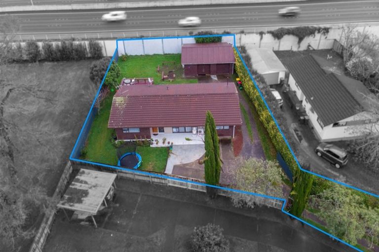 Photo of property in 12 Gloaming Place, Conifer Grove, Takanini, 2112