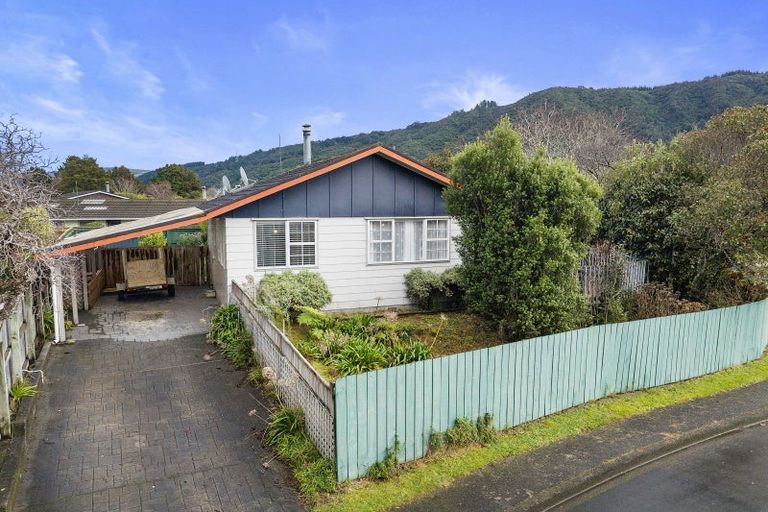 Photo of property in 26 Kentucky Street, Totara Park, Upper Hutt, 5018
