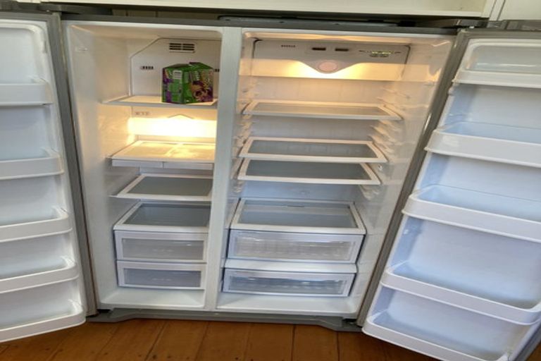 Photo of property in 1/46 Old Lake Road, Narrow Neck, Auckland, 0624