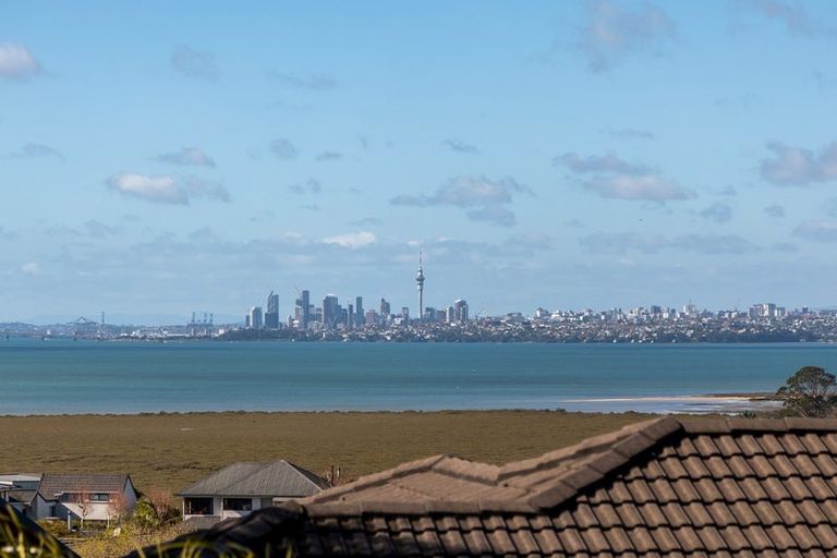 Photo of property in 5 Graceview Way, West Harbour, Auckland, 0618