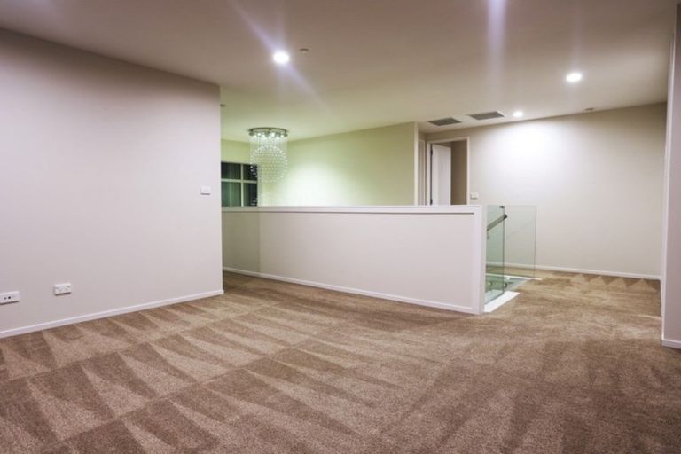 Photo of property in 18 Kingfisher Road, Silverdale, 0932