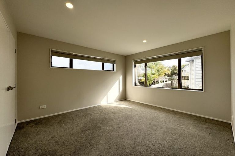 Photo of property in 6b St Catherine Crescent, West Harbour, Auckland, 0618