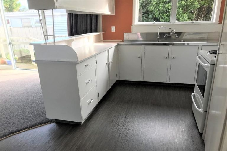 Photo of property in 2/14 Huatoki Street, Vogeltown, New Plymouth, 4310