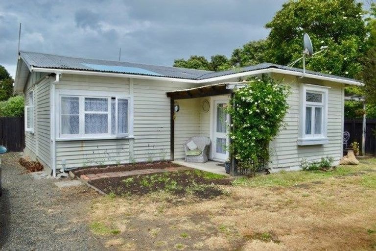 Photo of property in 27 Toi Street, Otaki Beach, Otaki, 5512