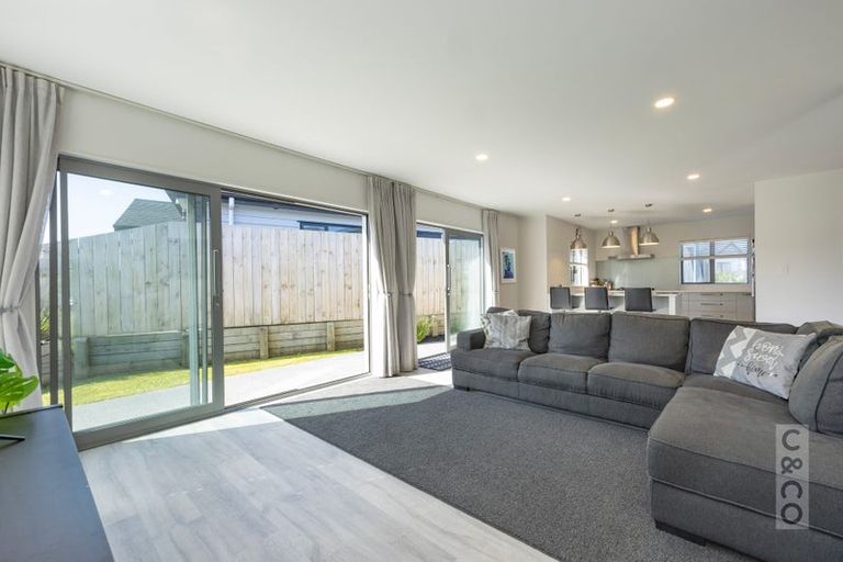 Photo of property in 54 Vinistra Road, Kumeu, 0810