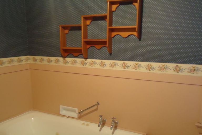 Photo of property in 22 Timaru Road, Waimate, 7924