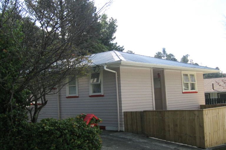 Photo of property in 17 Shackleton Grove, Stokes Valley, Lower Hutt, 5019