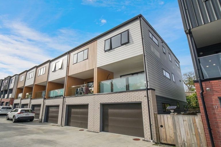 Photo of property in 12/9 Schnapper Rock Road, Greenhithe, Auckland, 0632