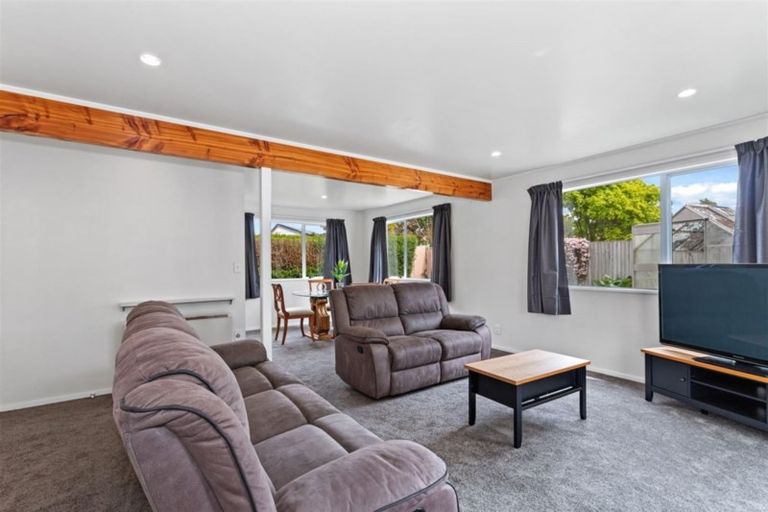Photo of property in 2/37 Wainoni Road, Wainoni, Christchurch, 8061