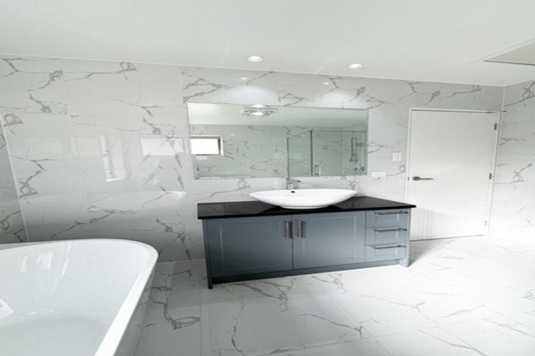 Photo of property in 6b St Catherine Crescent, West Harbour, Auckland, 0618