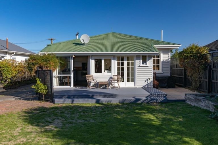 Photo of property in 142 Bowhill Road, New Brighton, Christchurch, 8083