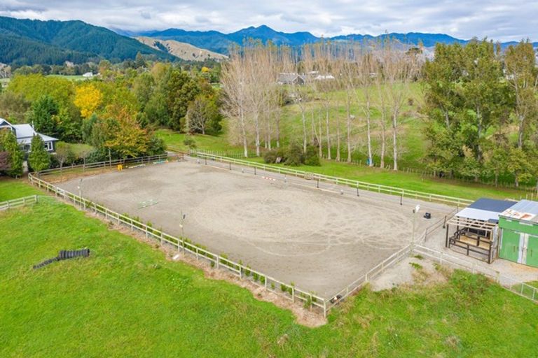 Photo of property in 73 Wakefield Road, Levin, 5571