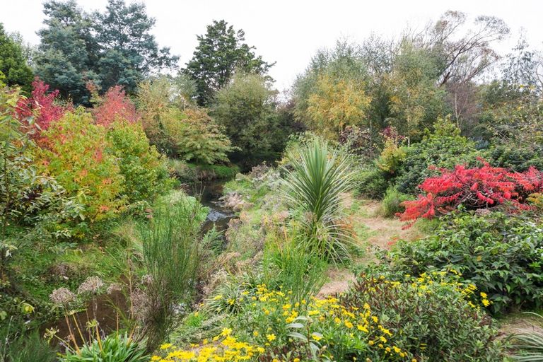 Photo of property in 350 Aokautere Drive, Aokautere, Palmerston North, 4471