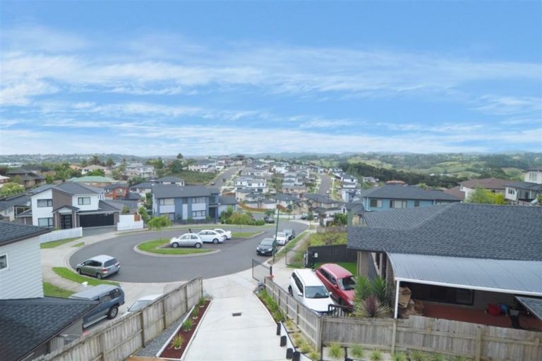 Photo of property in 14 San Casello Rise, Henderson, Auckland, 0612