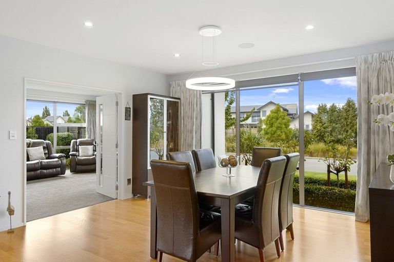 Photo of property in 2 Greenbank Place, Parklands, Christchurch, 8083