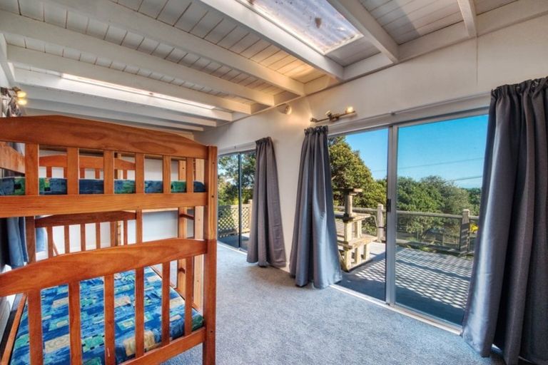 Photo of property in 79 North Piha Road, Piha, 0772