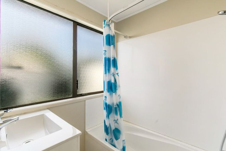 Photo of property in 1/24 Edwin Freeman Place, Ranui, Auckland, 0612