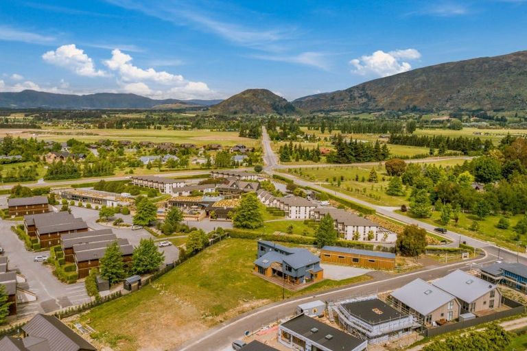 Photo of property in 6 Cleland Close, Wanaka, 9382