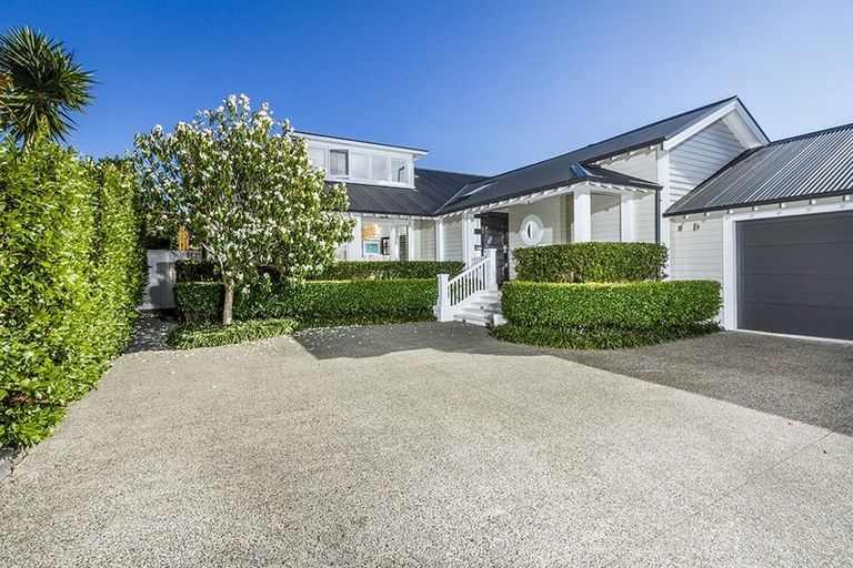Photo of property in 10 Tiri Road, Milford, Auckland, 0620