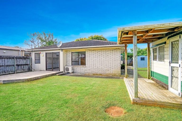 Photo of property in 2/21 Gloaming Place, Conifer Grove, Takanini, 2112