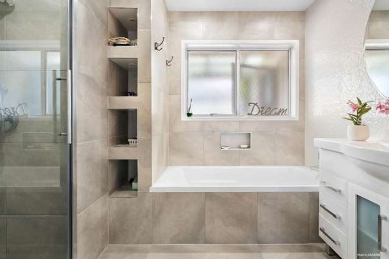 Photo of property in 2 Edmund Hillary Avenue, Papakura, 2110