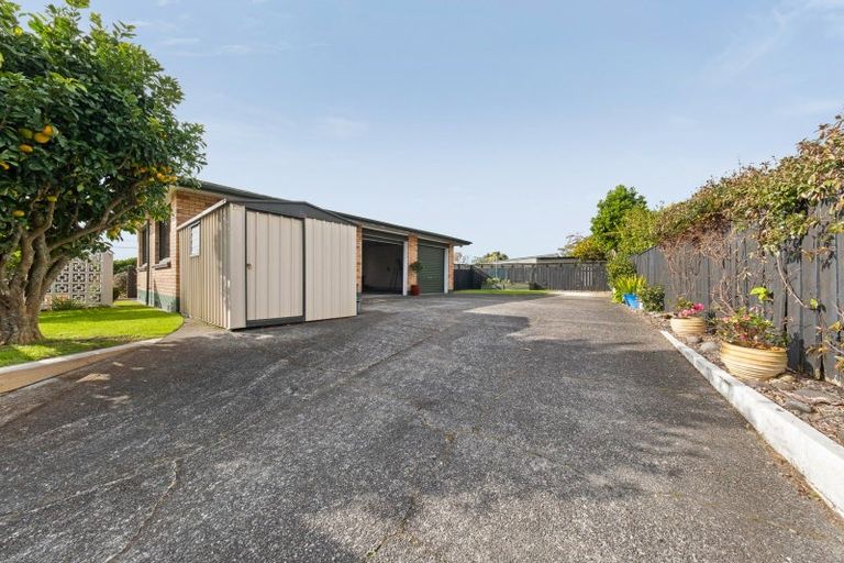 Photo of property in 36 Wairau Road, Oakura, 4314