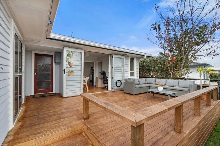 Photo of property in 15a Queen Road, Bellevue, Tauranga, 3110