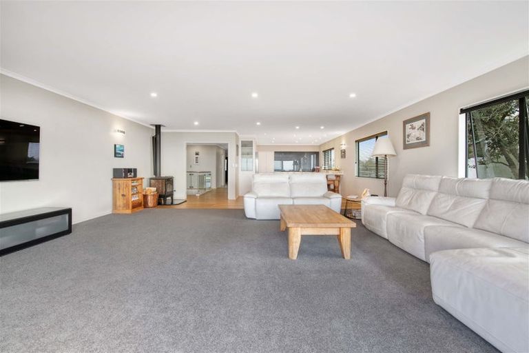 Photo of property in 108 Vipond Road, Stanmore Bay, Whangaparaoa, 0932