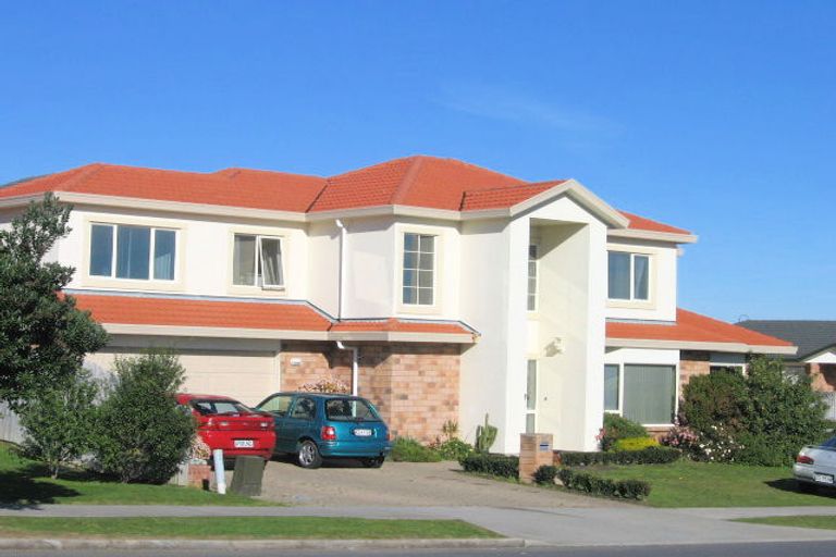 Photo of property in 88 Moyrus Crescent, East Tamaki Heights, Auckland, 2016