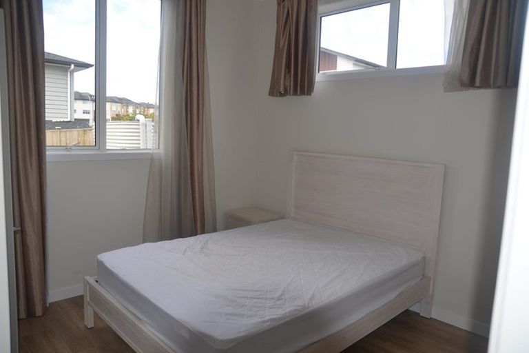 Photo of property in 17 Lagonda Rise, Oteha, Auckland, 0632