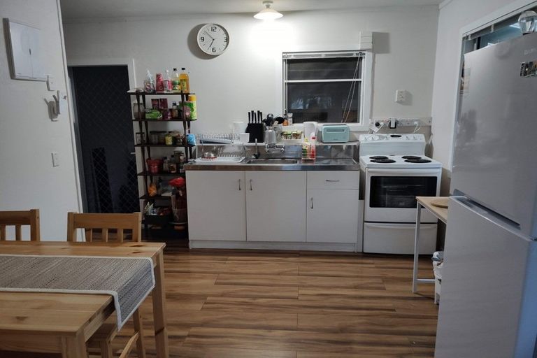 Photo of property in 2/45 College Road, Northcote, Auckland, 0627