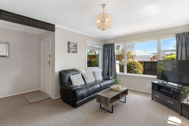 Photo of property in 77 Farquhars Road, Redwood, Christchurch, 8051