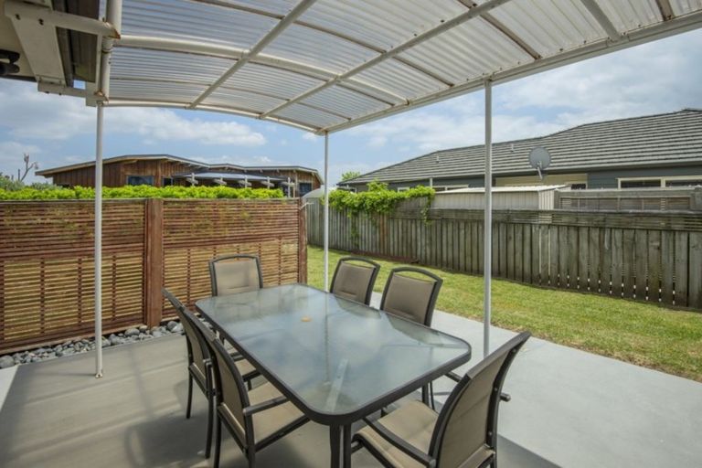 Photo of property in 27 Bermuda Place, One Tree Point, 0118