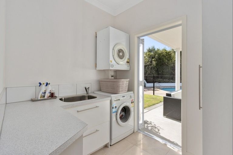 Photo of property in 115 Kent Terrace, Taradale, Napier, 4112