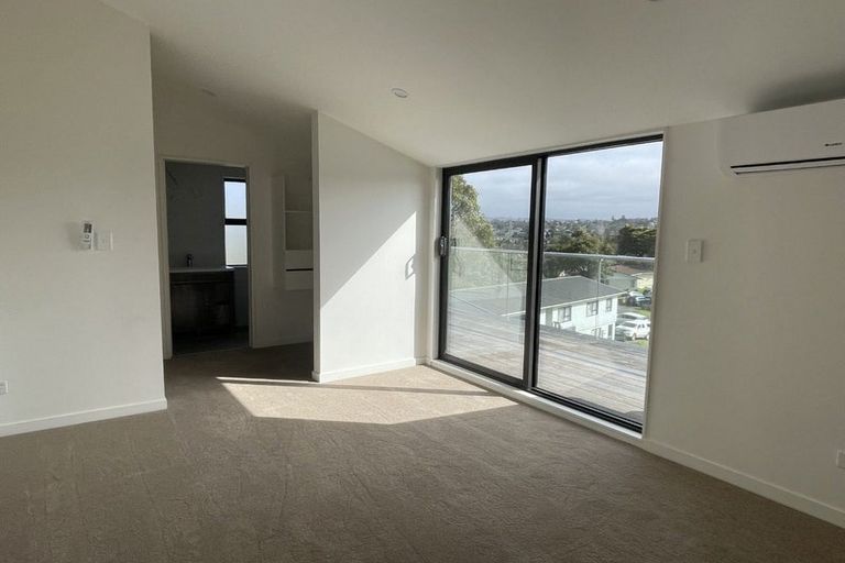 Photo of property in 59a Cedar Heights Avenue, Massey, Auckland, 0614