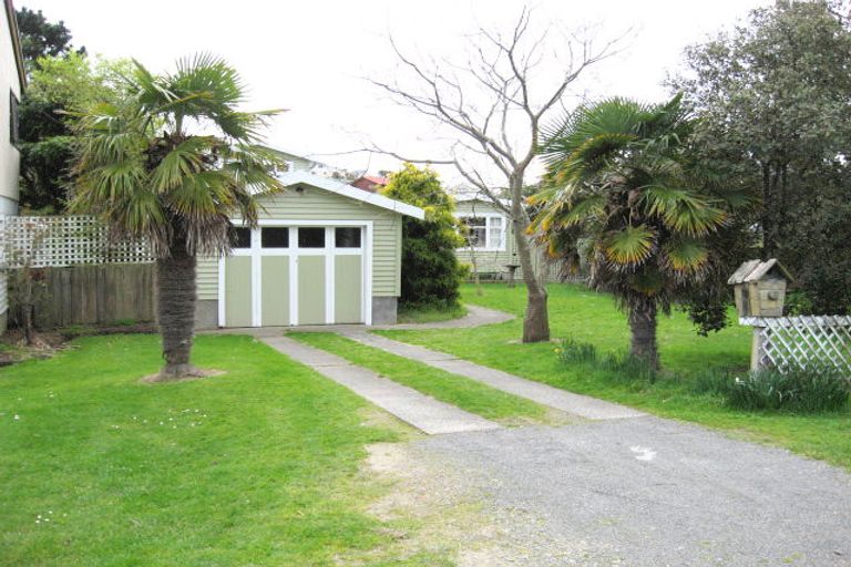 Photo of property in 17 Makora Road, Otaihanga, Paraparaumu, 5036