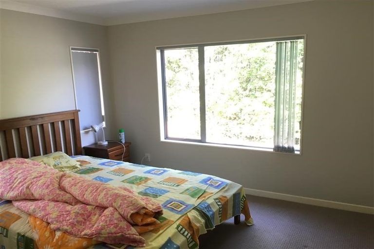 Photo of property in 12 Bintulu Place, Fairview Heights, Auckland, 0632