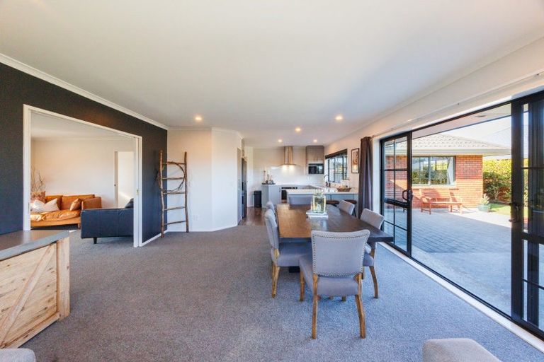 Photo of property in 2 Alpine Grove, Kelvin Grove, Palmerston North, 4414
