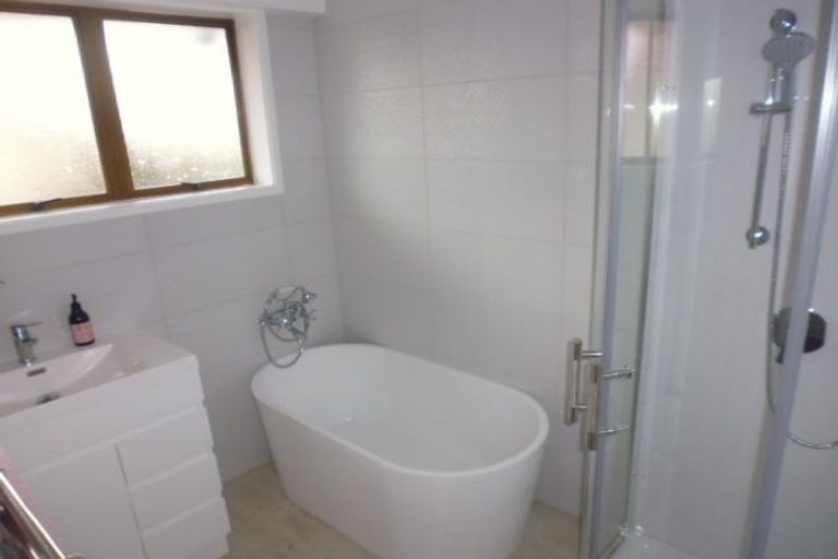 Photo of property in 2/95 Beach Road, Pahurehure, Papakura, 2113