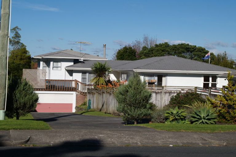 Photo of property in 1/49 Litten Road, Cockle Bay, Auckland, 2014