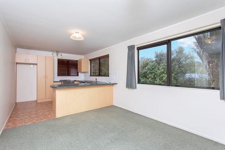Photo of property in 5 Titchener Street, New Lynn, Auckland, 0600