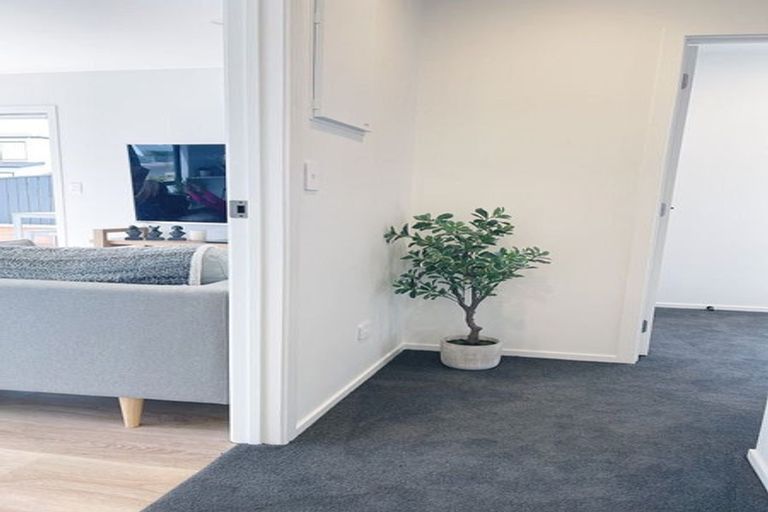 Photo of property in 32 Tai Crescent, Hobsonville, Auckland, 0616