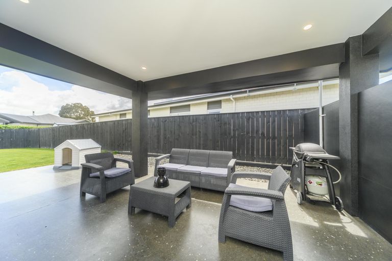 Photo of property in 19 Ashton Place, Highbury, Palmerston North, 4412