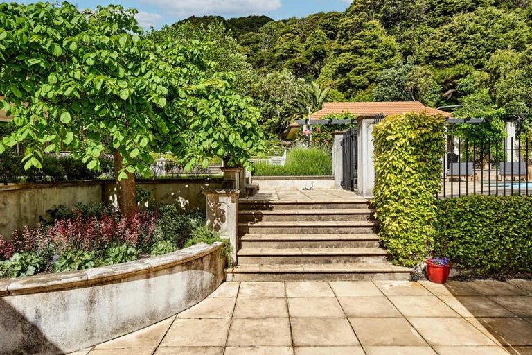 Photo of property in 60 Cheviot Road, Lowry Bay, Lower Hutt, 5013