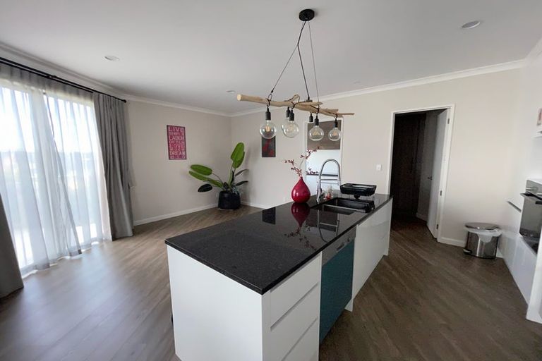 Photo of property in 13 Tawatawa Street, Long Bay, Auckland, 0630