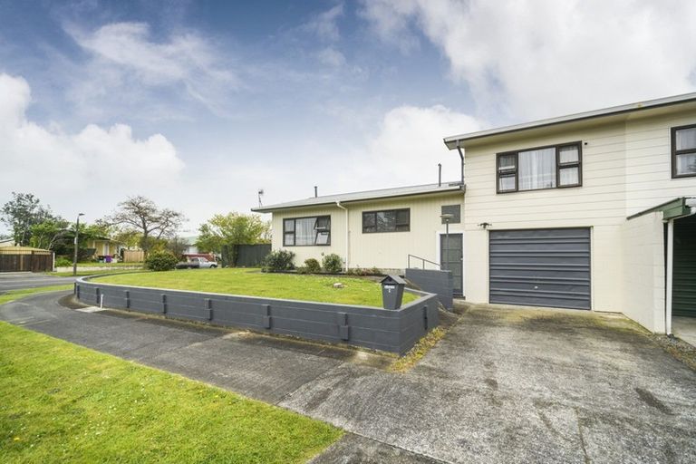 Photo of property in 1 Cohen Place, Milson, Palmerston North, 4414