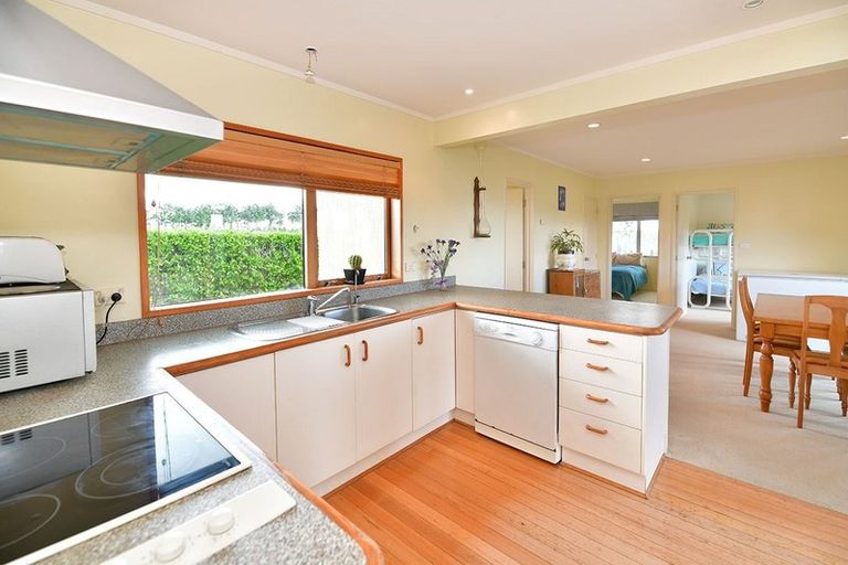 Photo of property in 100 South Head Road, South Head, Helensville, 0874